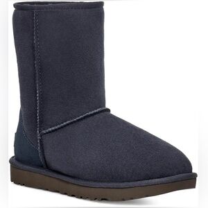 UGG Classic Short Sheepskin Shearling Boot in Two Toned Eve Blue